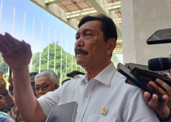 Luhut Tinjau Kesiapan Digitalisasi Bansos: Wujudkan Pelayanan Publik Anti Ribet!