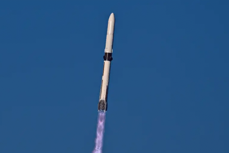 Tiru Kesuksesan SpaceX, Roket Blue Origin Catat Prestasi Pendaratan Perdana
