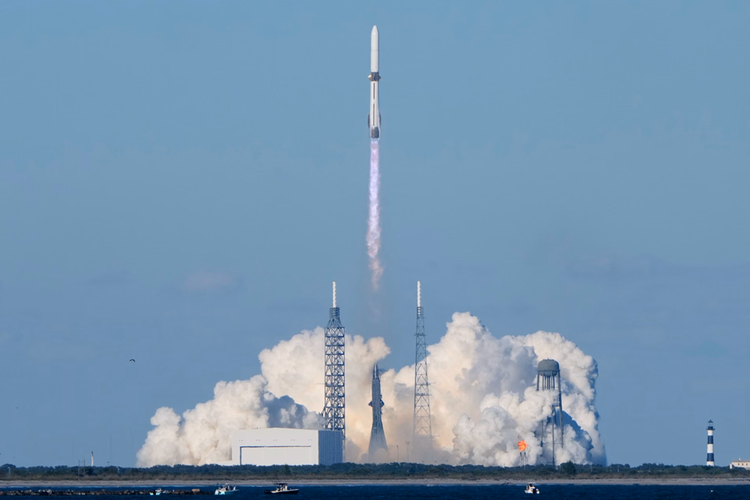 Tiru Kesuksesan SpaceX, Roket Blue Origin Catat Prestasi Pendaratan Perdana