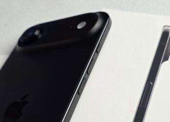 Lesunya Pasar iPhone Air Bikin Pesaing Berpikir Ulang Rilis HP Body Tipis