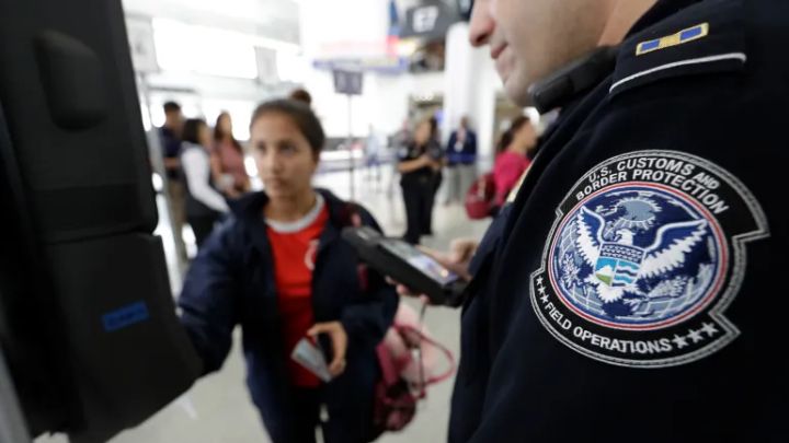 Liburan ke Amerika Kini Lebih Ketat: Cek Medsos Jadi Syarat Wajib