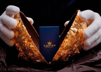 Konsep Hadiah Anti-Mainstream, Caviar Sembunyikan HP Mewah dalam Sebutir Telur Cokelat