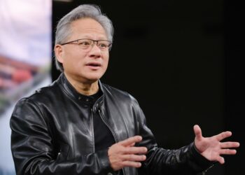 Peringatan CEO Nvidia, Jensen Huang di WEF: Negara yang Abai Bangun AI Akan Tertinggal
