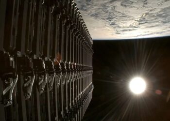 Misi Rahasia di Balik Penurunan Orbit Satelit Starlink oleh SpaceX