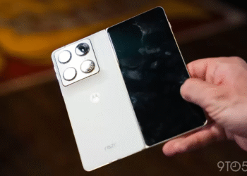 Motorola Kini Punya HP Lipat Bergaya Buku! Razr Fold Akhirnya Diperkenalkan ke Publik