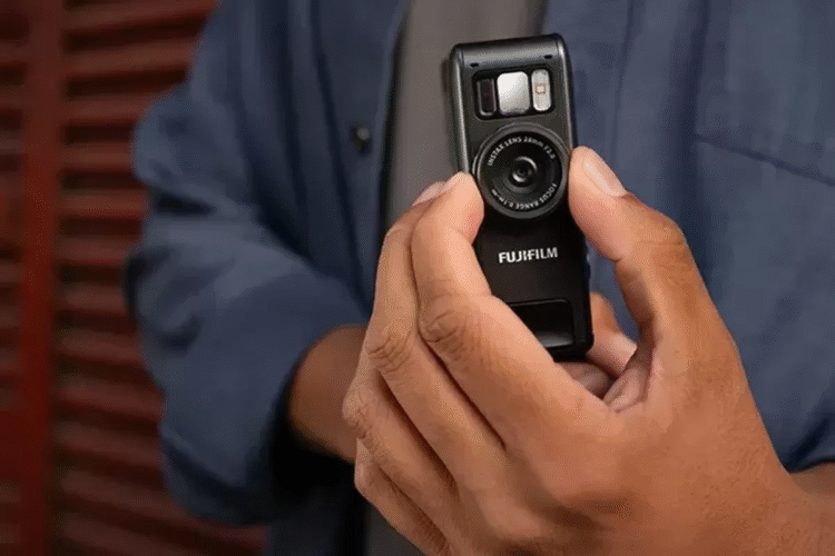 Gabungkan Foto Instan dan Video dalam Satu Perangkat dengan Instax Mini Evo Cinema