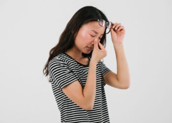 Pandangan Mulai Buram Setelah Seharian di Depan Layar? Waspadai Computer Vision Syndrome!