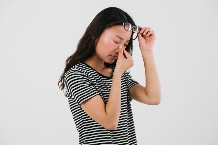 Pandangan Mulai Buram Setelah Seharian di Depan Layar? Waspadai Computer Vision Syndrome!