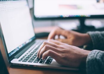 Stuck! Kursor Laptop Tiba-tiba Freeze atau Hilang? Ini Diagnosa & Cara Memperbaikinya