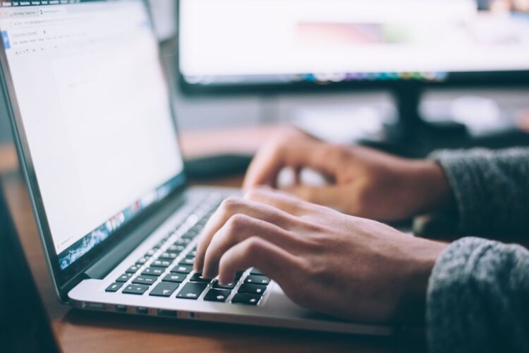 Stuck! Kursor Laptop Tiba-tiba Freeze atau Hilang? Ini Diagnosa & Cara Memperbaikinya