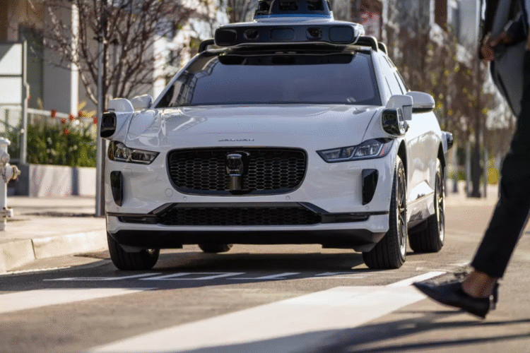 Waymo Buka Suara Soal Peran Operator Jarak Jauh dari Filipina