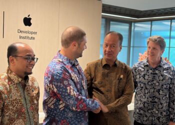 Tim Cook Serahkan Jabatan CEO Apple kepada John Ternus Mulai September 2026