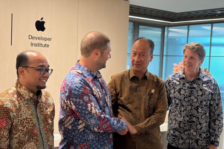 Tim Cook Serahkan Jabatan CEO Apple kepada John Ternus Mulai September 2026