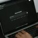 Apple Rilis Fitur Pengganti Password Otomatis Berbasis AI untuk Akun yang Terdeteksi Diretas