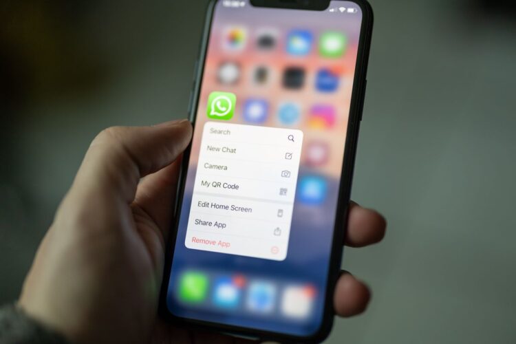 WhatsApp Bakal Tambah Tab Kontak Baru, Status Online Teman Jadi Lebih Mudah Terlihat