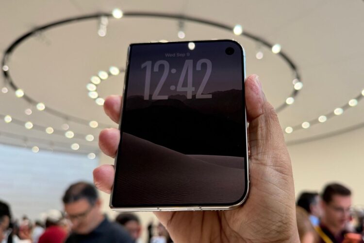 Stok Diserbu Calo dan Pengiriman Molor, Apple Perketat Kuota Beli iPhone Duo